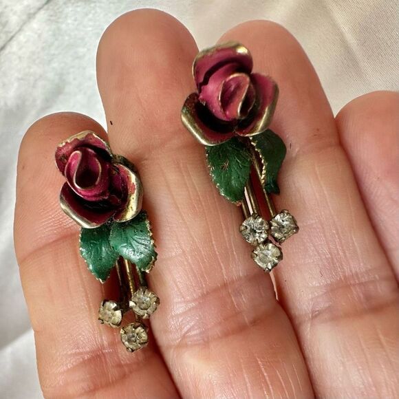 Vintage red rose clip on earrings - Picture 1 of 8